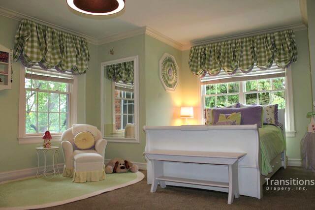 Custom product care Ballon valances with sunbursts and pillows