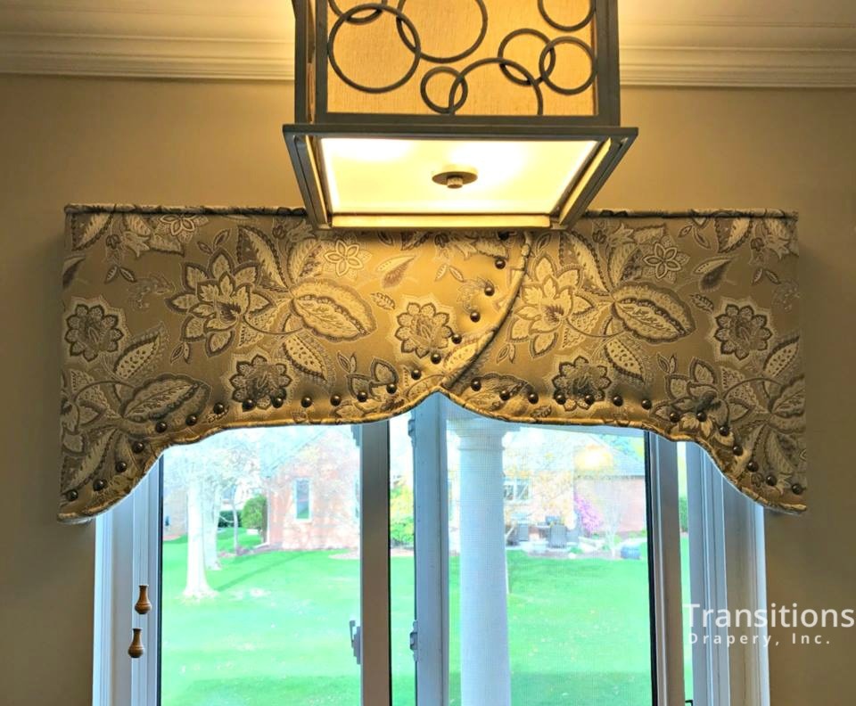Cornice above kitchen sink