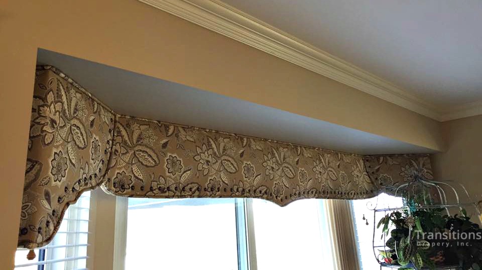Cornice kitchen door wall