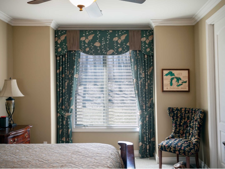 Custom drapes and valance for bedroom 360x270